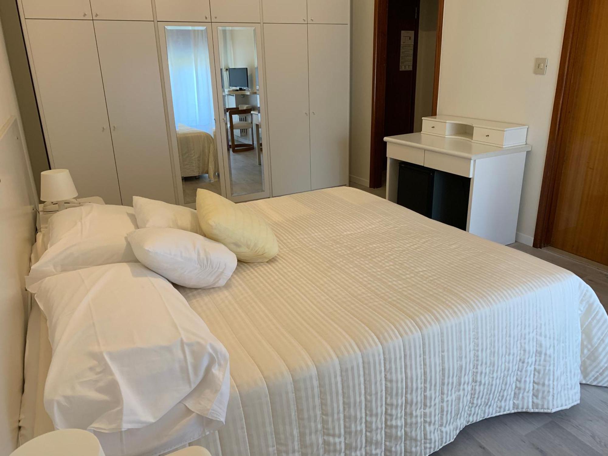 G&D Hotel Deanna Pool&Brunch Milano Marittima Phòng bức ảnh